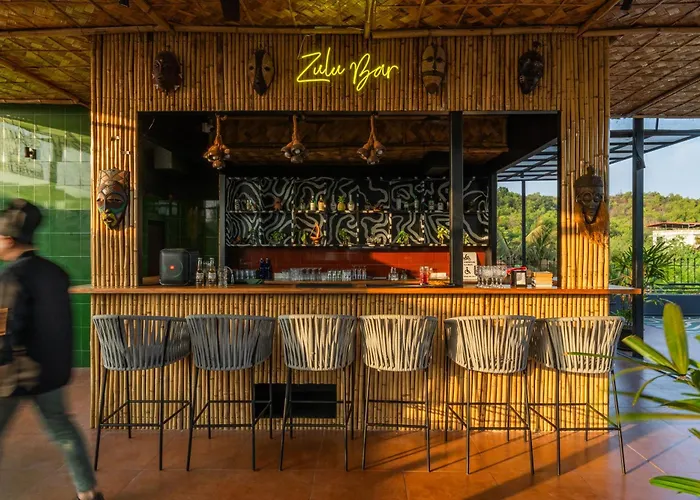 Whoopers Boutique Hotel Morjim